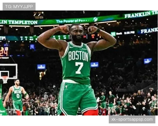 杰伦·布朗无球跑动效率提升显著，拉开防守空间助凯尔特人多点开花